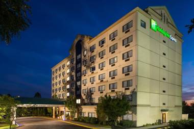 Holiday Inn Express Hauppauge-Long Island an IHG Hotel