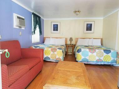 Seven Dwarfs Motel & Cabins