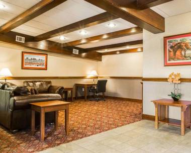 Clarion Inn & Suites Lake George