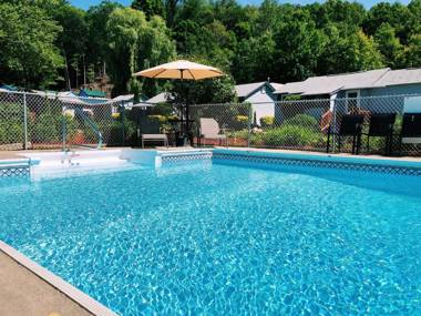 Adirondack Sunrise Lodge