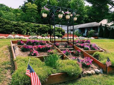 Adirondack Sunrise Lodge