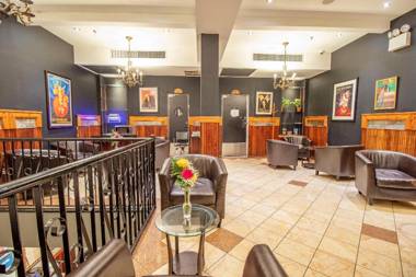 Blue Moon Boutique Hostel & Hotel