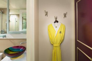 Staypineapple An Artful Hotel Midtown New York