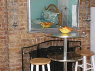COTTAGE FEEL GROUND FLOOR STUDIO