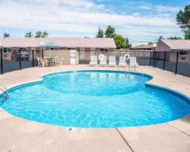 Castle Inn & Suites Niagara Falls