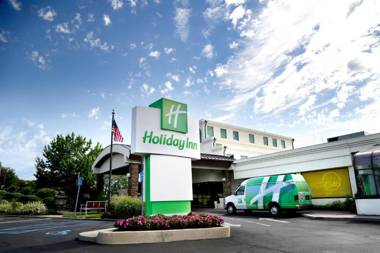 Holiday Inn Plainview-Long Island an IHG Hotel