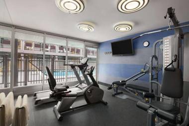 Ramada by Wyndham Rockville Centre
