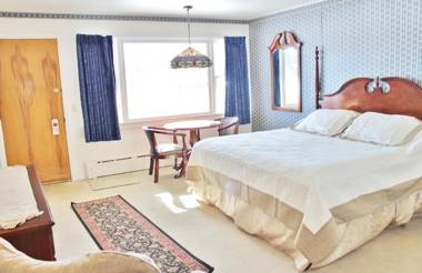 Sara Placid Inn & Suites