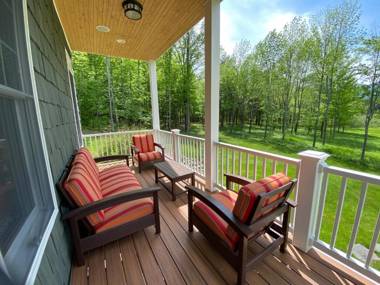 Hot Tub Sauna Lake Everest Dog Friendly 2.4 mi to Whiteface Mt View: HPC