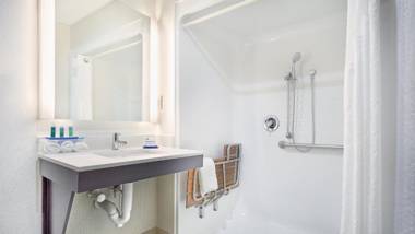 Holiday Inn Express & Suites Asheville SW - Outlet Ctr Area an IHG Hotel