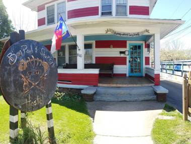 Bon Paul & Sharky's Hostel