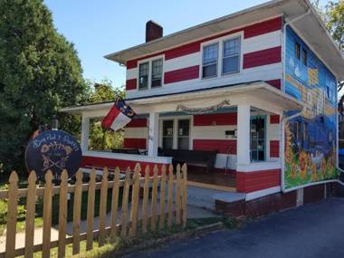 Bon Paul & Sharky's Hostel