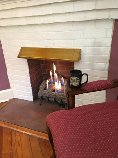 Pinecrest Bed & Breakfast