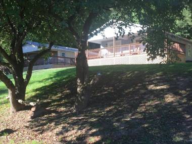 Highland Hills Motel & Cabins