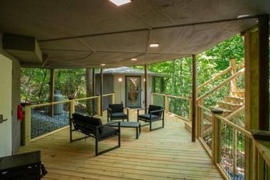 Treetop Retreat