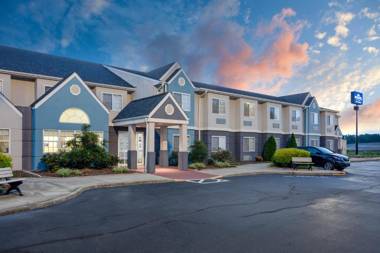 Microtel Inn & Suites by Wyndham Burlington