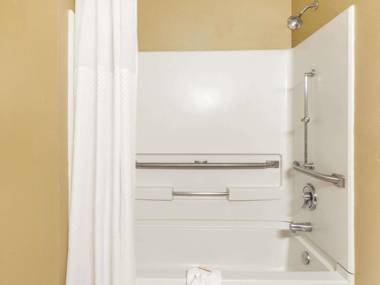 Super 8 by Wyndham Charlotte/Amusement Park Area