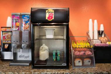 Super 8 by Wyndham Charlotte University