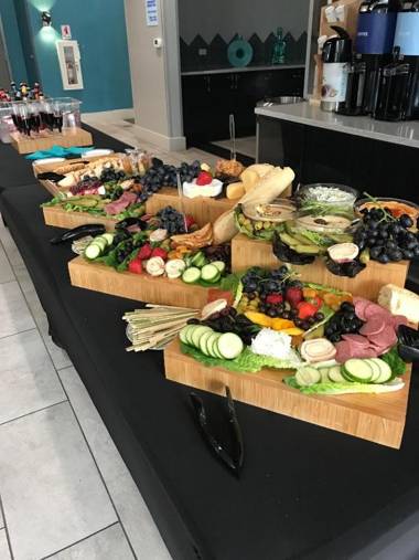 Holiday Inn Express & Suites - Charlotte Airport an IHG Hotel