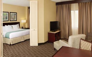 DoubleTree Suites by Hilton Raleigh-Durham