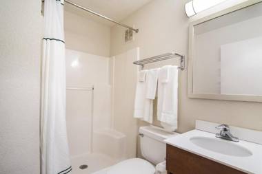 HomeTowne Studios by Red Roof Raleigh – Durham