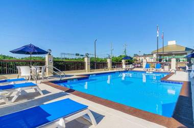 Comfort Inn & Suites Durham near Duke University