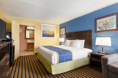 Days Inn & Suites by Wyndham Fort Bragg/Cross Creek Mall