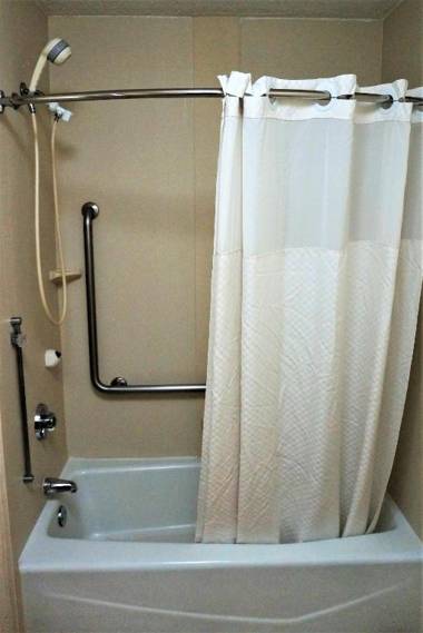 Howard Johnson by Wyndham Greensboro Near the Coliseum