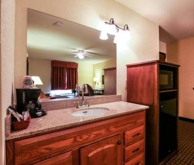 Mountain Inn & Suites Airport - Hendersonville