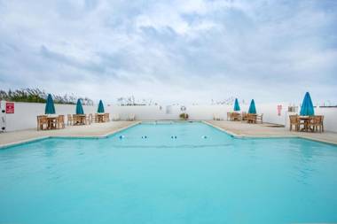 Days Inn & Suites by Wyndham Kill Devil Hills-Mariner