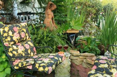 White Doe Inn Bed & Breakfast