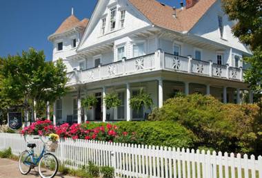 White Doe Inn Bed & Breakfast