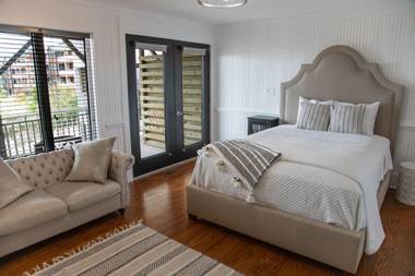 The Burrus House Inn Waterfront Suites