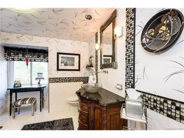 Matthews Manor Bed & Breakfast