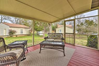 Cozy Home with Fenced Yard Less Than 1 Mi Downtown Matthews!