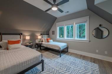 Hanesbee Escape by Stay Lake Norman