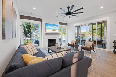 Hanesbee Escape by Stay Lake Norman