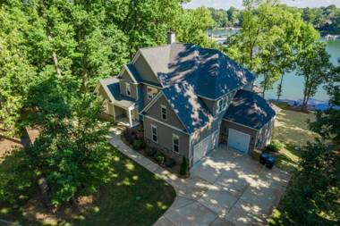 Ruby Arrival by Stay Lake Norman