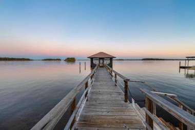 Points End by Stay Lake Norman