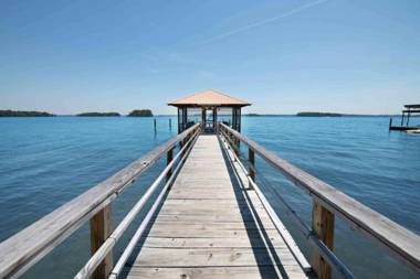 Points End by Stay Lake Norman