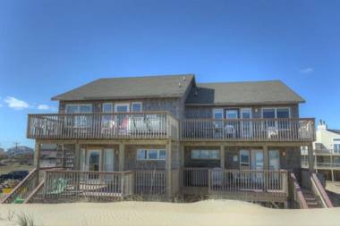 7041 - Toes in the Sand