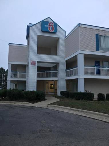 Motel 6-Raleigh NC - North