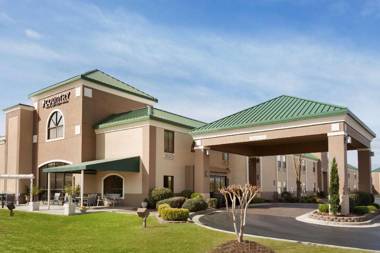 Country Inn & Suites by Radisson Fayetteville-Fort Bragg NC