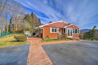 Inviting Waynesville Home Near Main St Shops