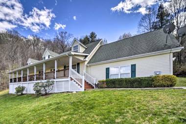 Family-Friendly Waynesville Home with Fire Pit!