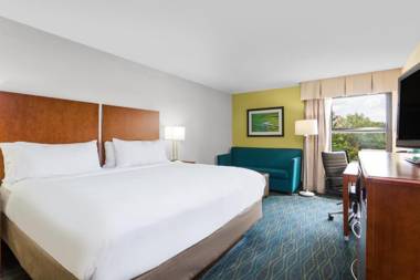 Holiday Inn Express & Suites Wilmington-University Center an IHG Hotel