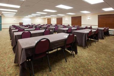 Country Inn & Suites by Radisson Bismarck ND