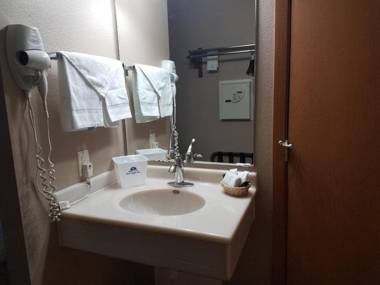 Americas Best Value Inn and Suites Bismarck