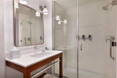 Four Points by Sheraton Fargo Medical Center