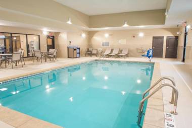 Candlewood Suites Fargo South-Medical Center an IHG Hotel